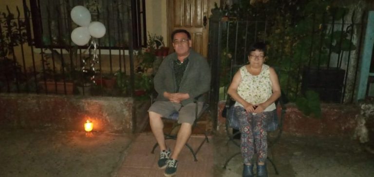 Angelinos se suman a velatón para despedir a Tomás