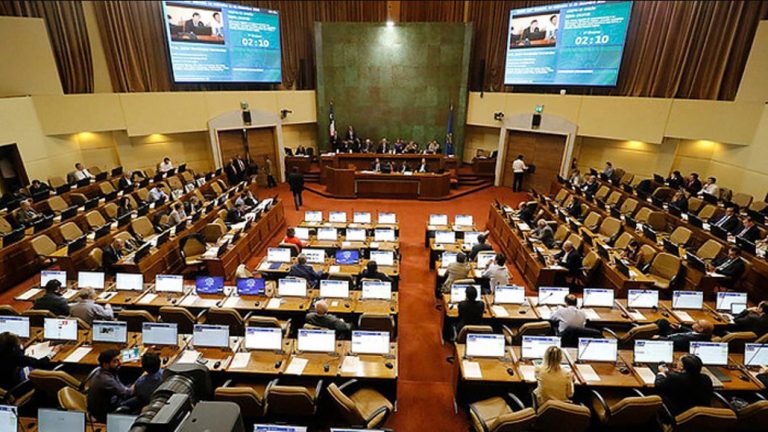 Diputados denuncian amenazas que buscan impedir que el proceso constituyente continúe