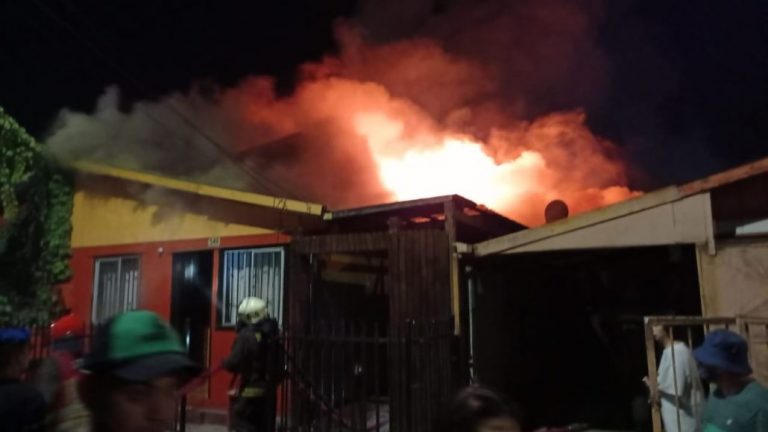 Los Ángeles: Incendio afecta a dos viviendas en la Villa Todos Los Santos