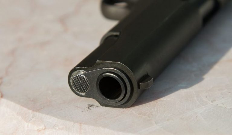 Joven de 15 años falleció mientras manipulaba una pistola: Se le escapó un tiro en el rostro