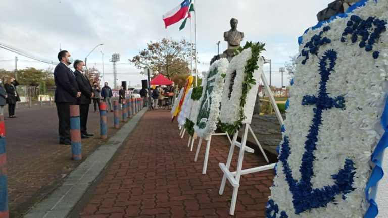 Con discreta ceremonia se conmemoraron las Glorias Navales en Los Ángeles