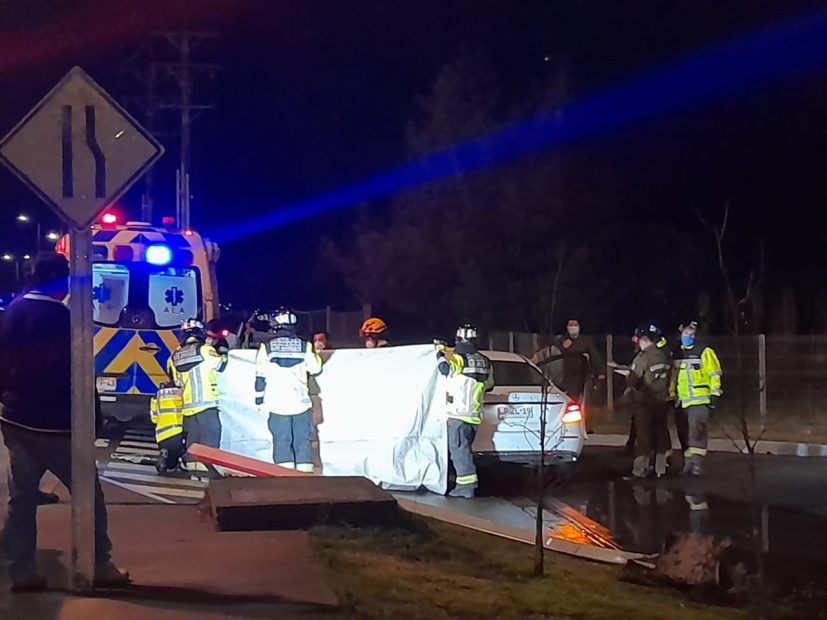 hombre murio tras chocar un poste en el cruce antuco de Los Ángeles.