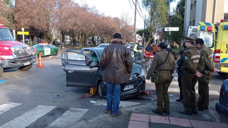 Tres lesionados deja accidente en Plaza Pinto de Los Ángeles