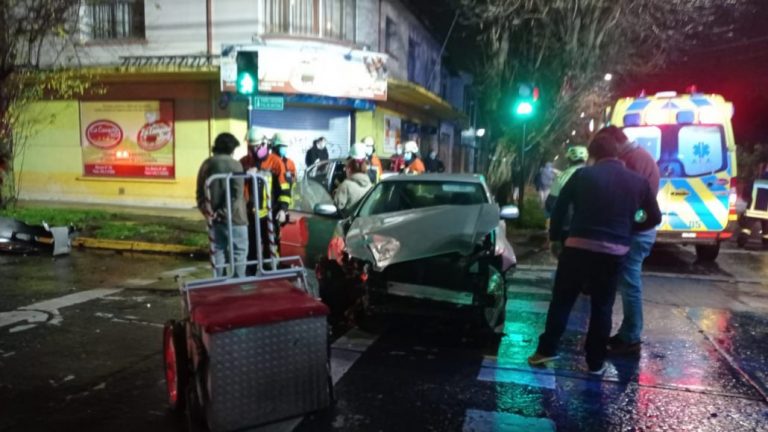 Los Ángeles: 4 lesionados tras colisión frontal en Plaza Pinto