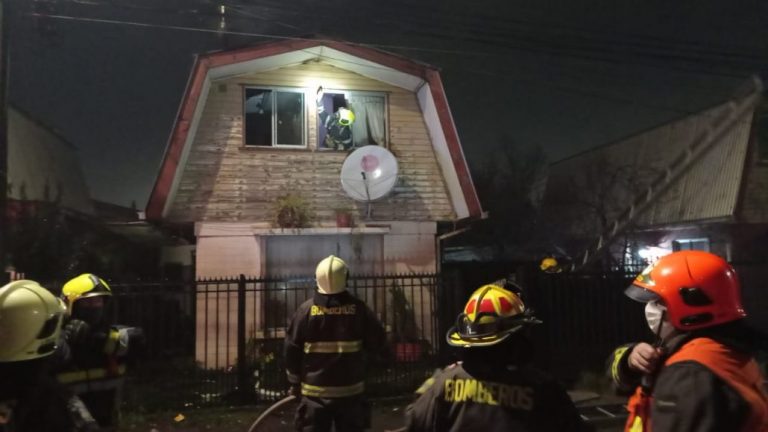 Casa estuvo a punto de quemarse por inflamación de estufa en L.A