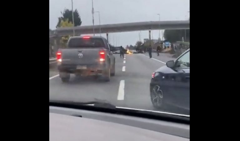 Momentos de terror: familia quedó en medio de barricadas en la Ruta 5 Sur