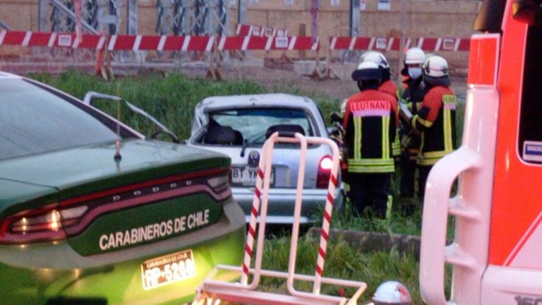 Hombre de 25 años muere tras chocar contra un muro en Los Ángeles