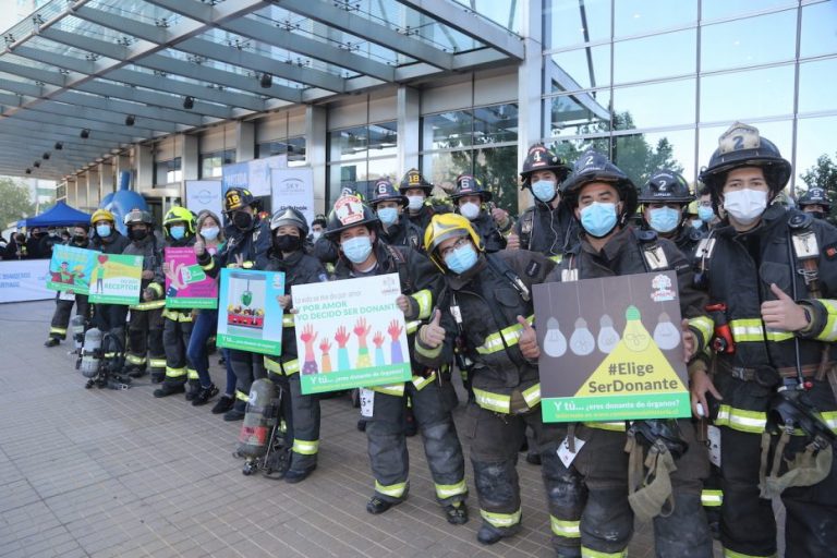 Bomberos de Los Ángeles y el país subieron 1.800 escalones por la donación de órganos