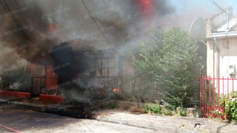 Incendio destruye al menos 5 casas en población céntrica de Los Ángeles