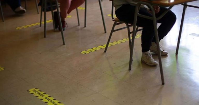 Repudiable: Niño con síndrome de Down era amarrado a su pupitre en colegio de Coronel