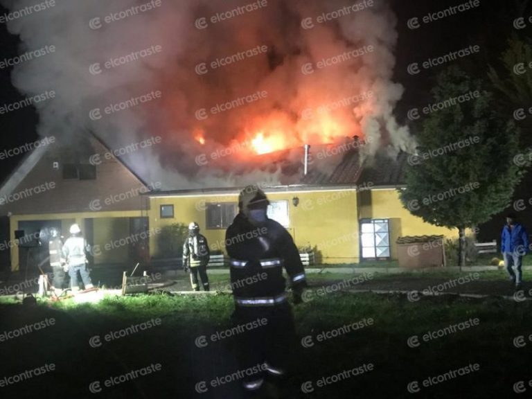 Voraz incendio afectó a una vivienda en Los Ángeles