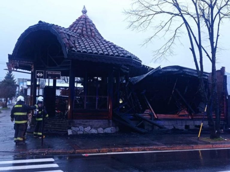 Tucapel: Incendio afectó a una construcción de local comercial en Huépil