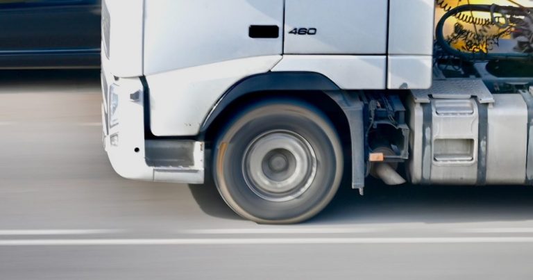 Camionero fue secuestrado en Los Ángeles, amarrado y abandonado a más de 300 km