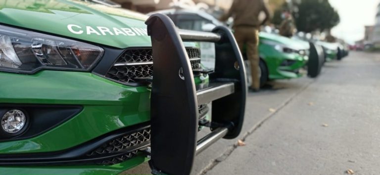 Por estacionar mal: sorprenden a sujeto que circulaba por Los Ángeles en auto robado