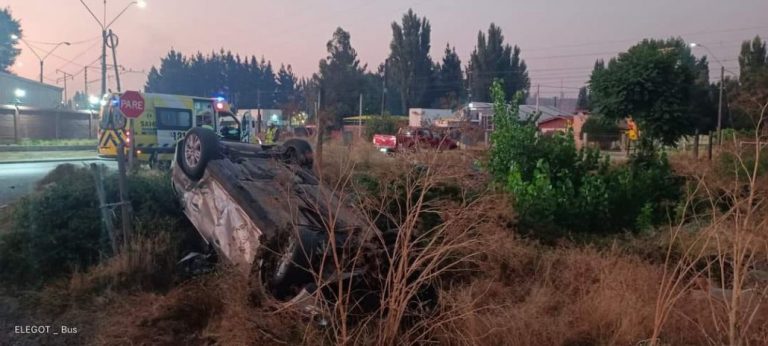 Un lesionado dejó el volcamiento de un vehiculó en la comuna de Laja