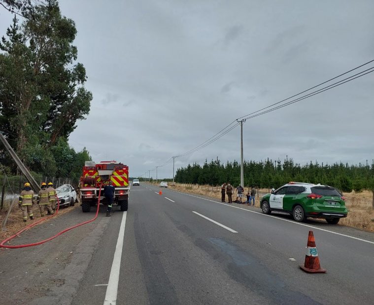 Los Ángeles: Accidente dejó un lesionado y provocó incendio de pastizales