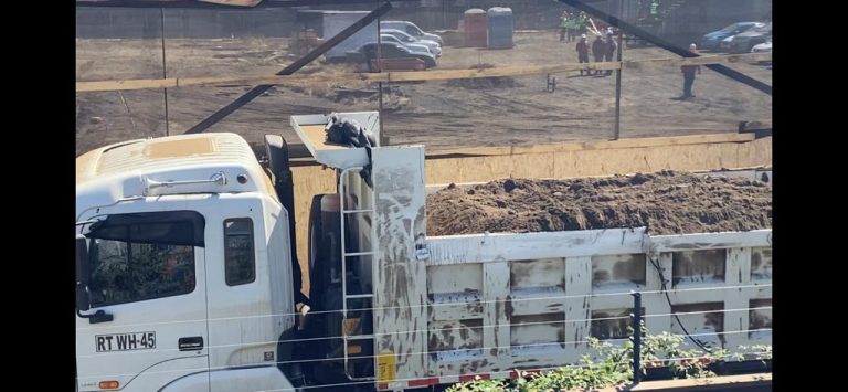 Vecino denuncia contaminación de polvo por construcción en el sector norte de Los Ángeles