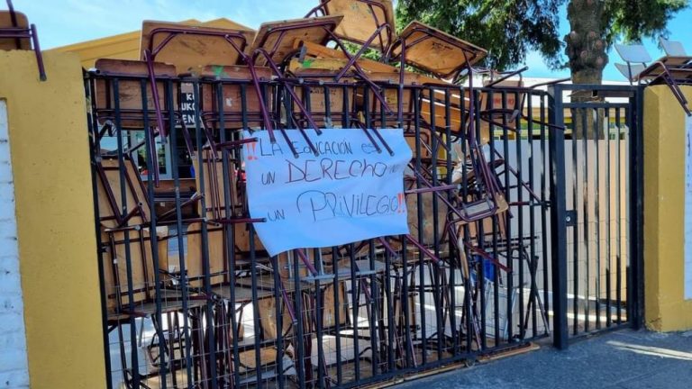 Estudiantes se toman el Liceo Bicentenario de Cabrero: denuncian serie de falencias