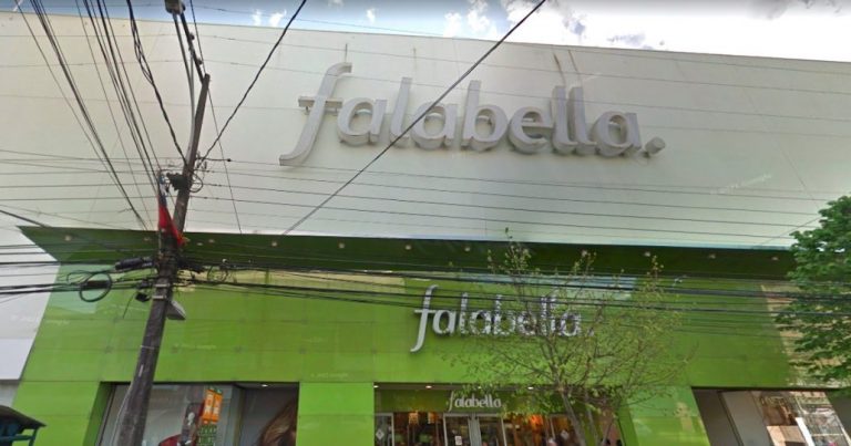 Conocido abogado de Los Ángeles fue formalizado por hurto de ropa en Falabella