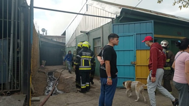 Incendio afectó a una vivienda en calle Orompello de Los Ángeles