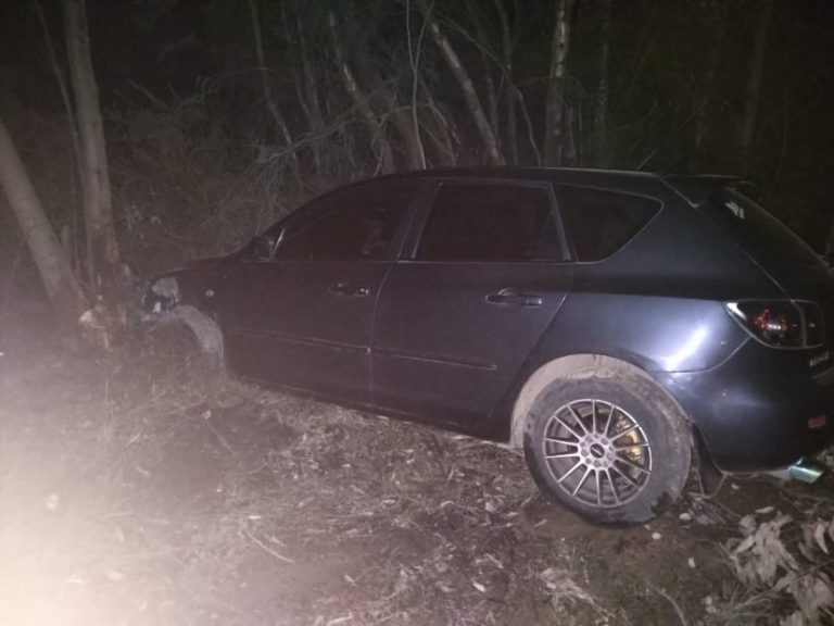 Conductor quedó lesionado tras caer a un barranco en Nacimiento