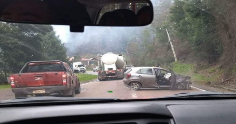 Dos lesionados deja el choque de un vehículo con muro en la Ruta de La Madera