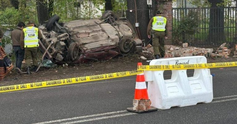 Automóvil con cinco ocupantes se estrella contra un muro en El Maule: 4 muertos