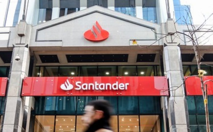 Ciberataque al Banco Santander: Afectó a 4 millones de clientes en Chile